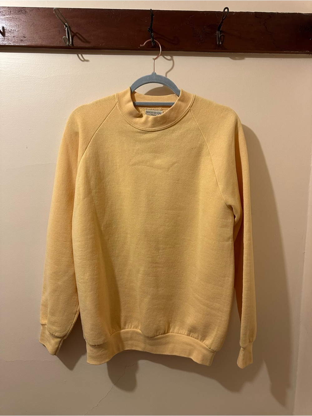 Vintage Fruit of the Loom Women's Pale Yellow Crewneck Sweatshirt